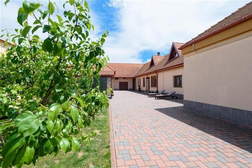 Proprietate nobiliara, cu influente moderne, Prejmer, Brasov- rezidential/ comer - 2