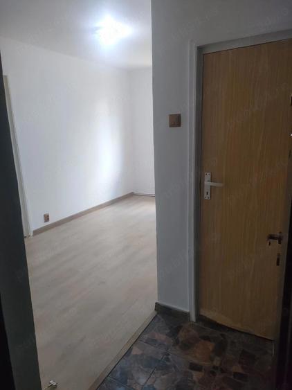 Vand apartament 2 camere, confort 3, decomandat - 2
