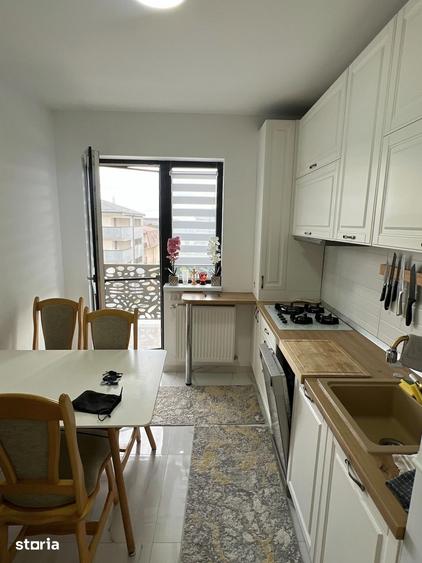 Apartament cu 3 camere decomandat în Dobroești
