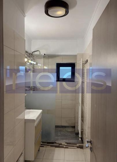 Apartament cu 3 camere, mobilat în Tineretului