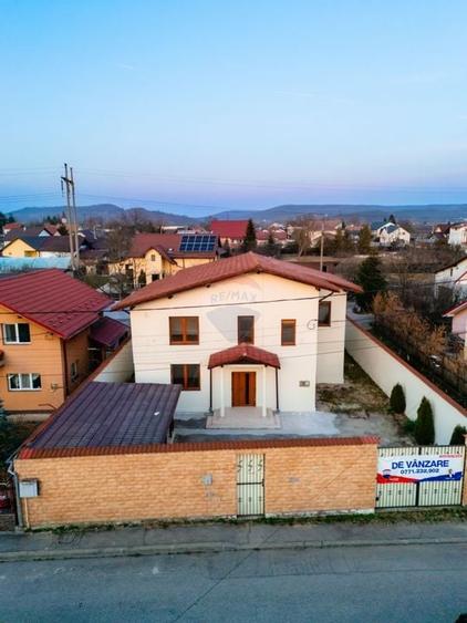 Casă individuală de Vânzare, 242mp utili+ teren de 380mp, în Pitești - 2