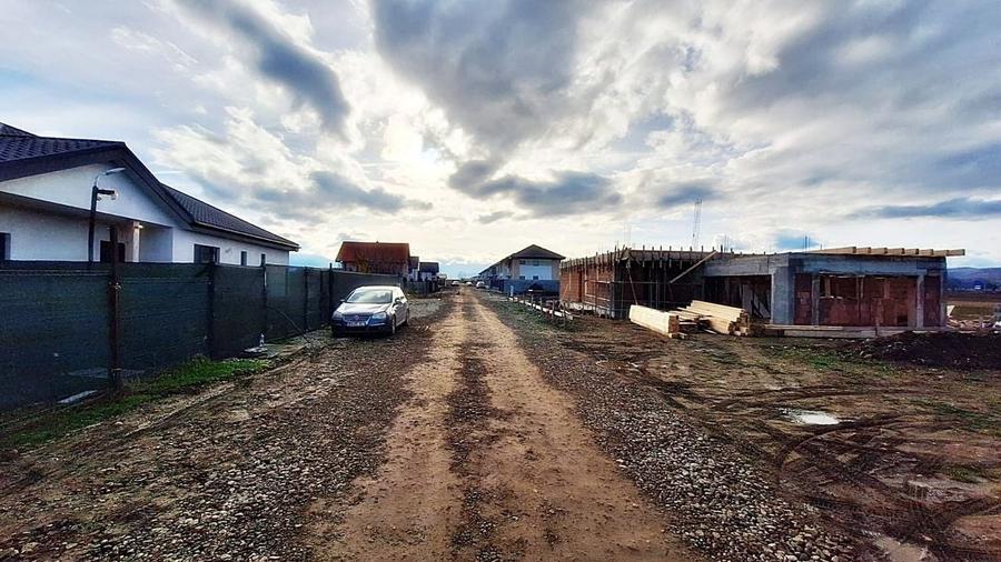 Vând teren comuna Cristian jud Brașov 714 metri patrați preț 78.000 E - 7