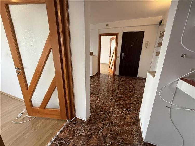 22 Decembrie - 2 camere decomandat - 5