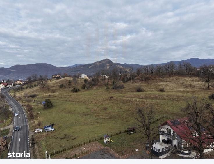 Teren de 11700 mp, în Central