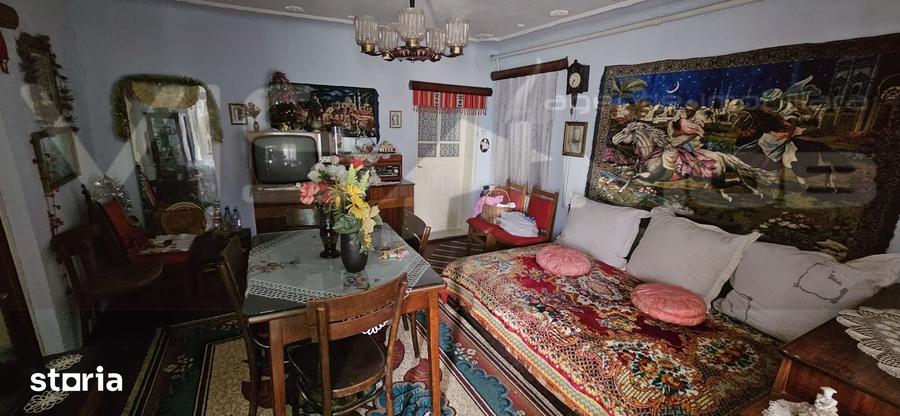 Casă cu 3 camere cu Teren 2796 Mp în Central