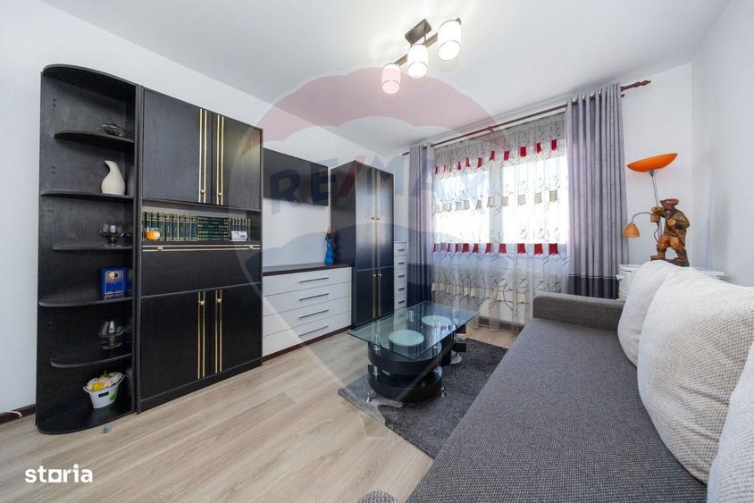 Apartament cu 2 camere decomandat, mobilat în Central