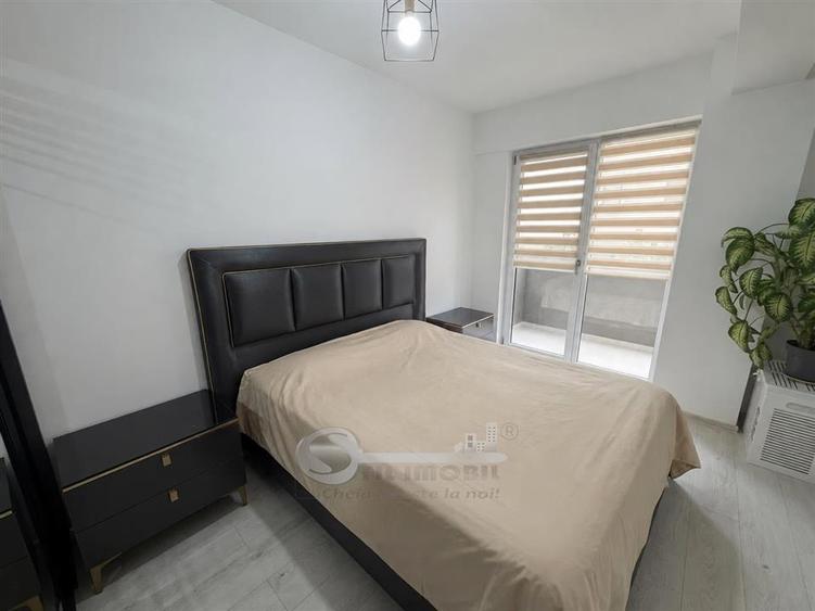 Apartament cu 3 camere semidecomandat în Valea Adâncă