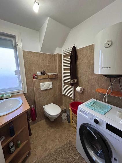 Casă cu 3 camere decomandat în Decebal