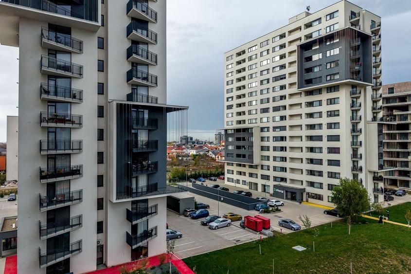Apartament cu 3 camere semidecomandat în Aradului
