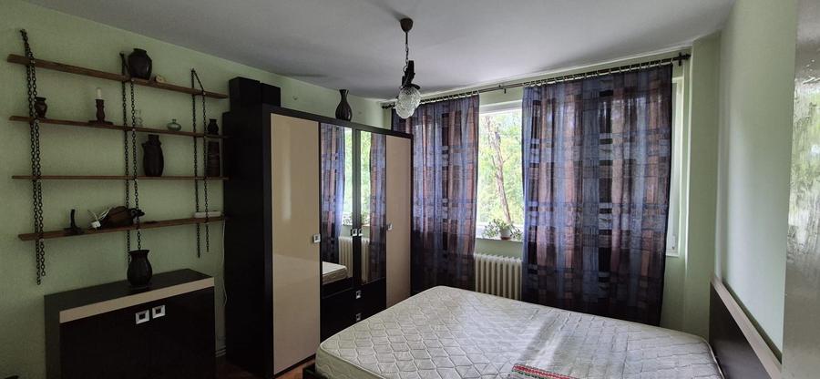 Apartament cu 2 camere semidecomandat în Aleea Carpați