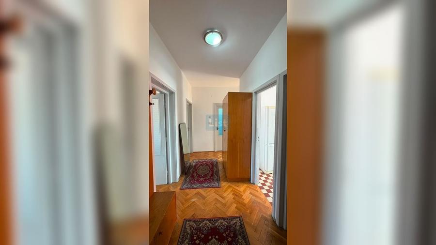 Apartament cu 3 camere decomandat în Gruia