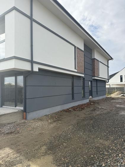 Apartament cu 3 camere decomandat în Ghiroda