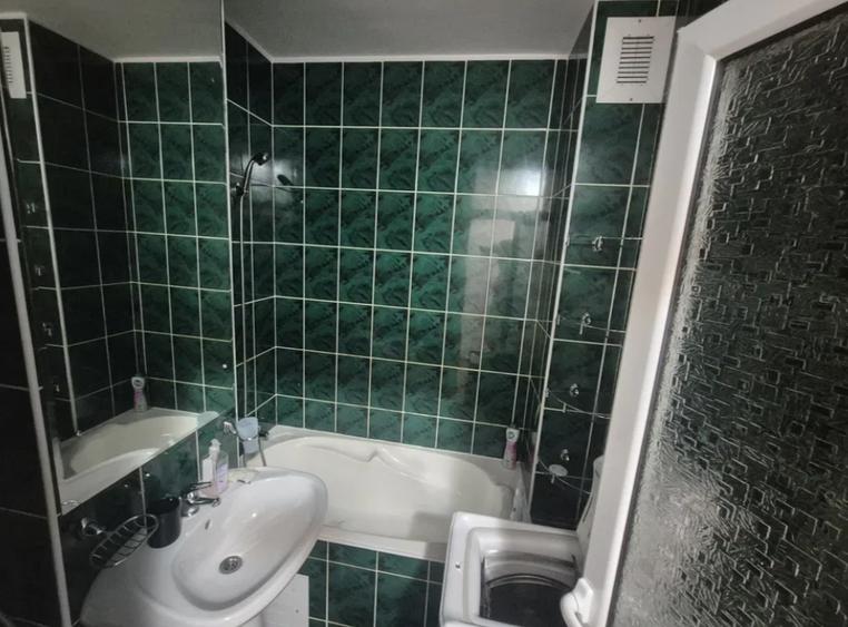 Garsonieră decomandată în Gorjului