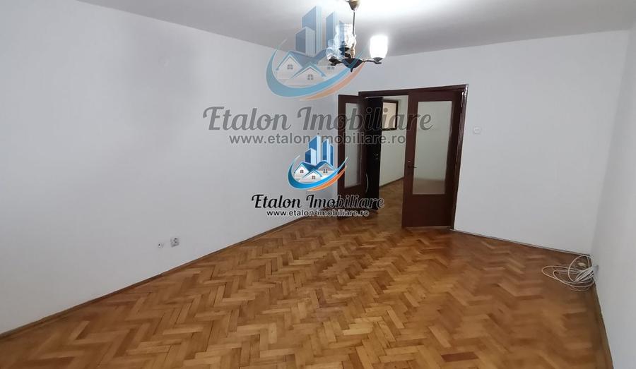 Apartament cu 2 camere decomandat în Periferie
