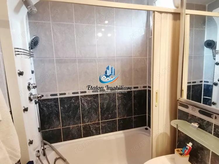 Apartament cu 3 camere semidecomandat în Vest