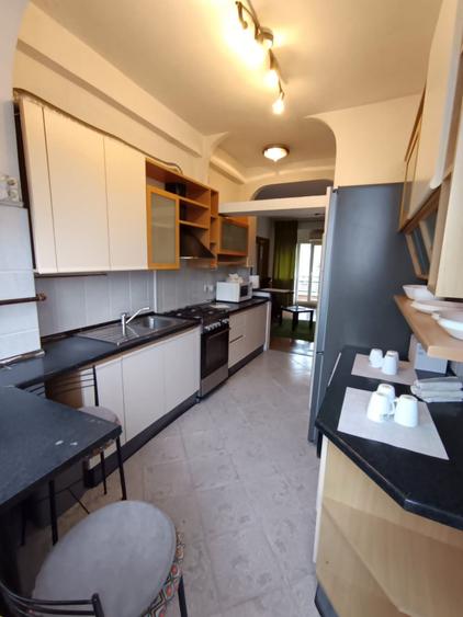 Apartament cu 4 camere semidecomandat, mobilat în Armeneasca