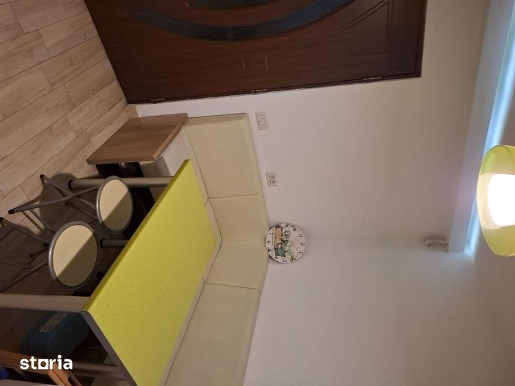 Apartament cu 4 camere decomandat, mobilat în Confecții