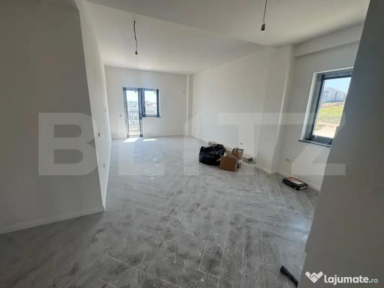 Apartament cu 3 camere semidecomandat în Rediu