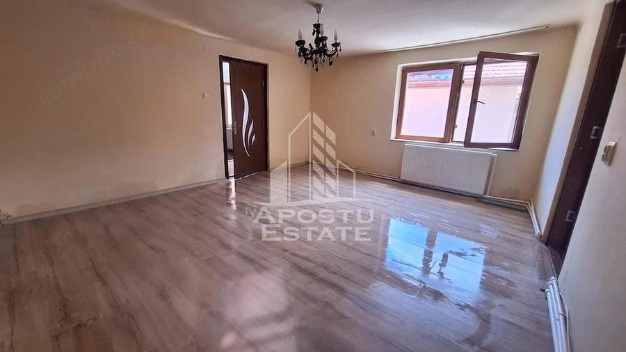Casă cu 6 camere cu Teren 479 Mp în Crișan