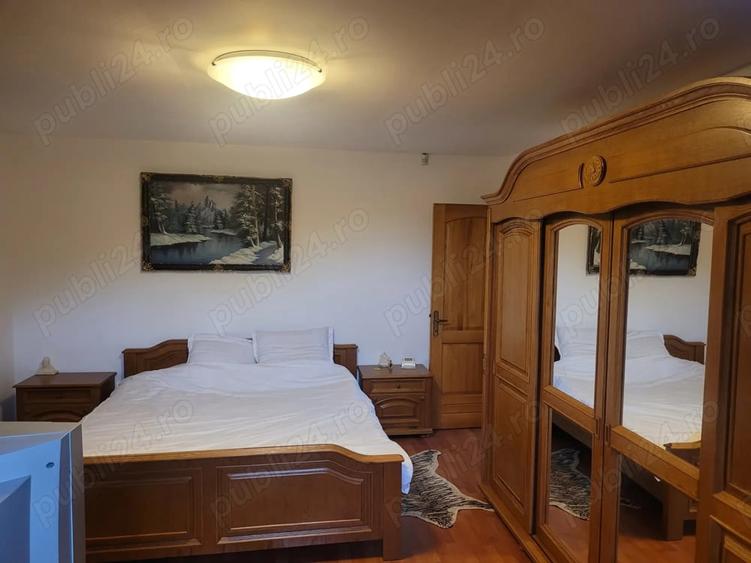 Casă cu 6 camere cu Teren 1300 Mp în Central