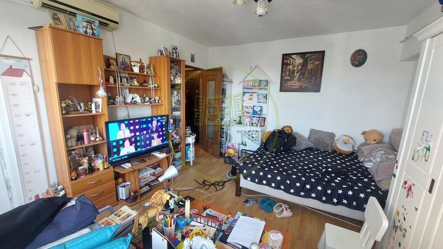 Garsonieră decomandată, mobilată în Rovine
