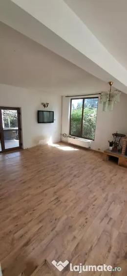 Casă cu 6 camere în Vulcana-Pandele