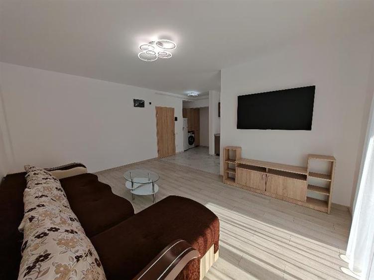 Apartament cu 3 camere decomandat, mobilat în Periferie