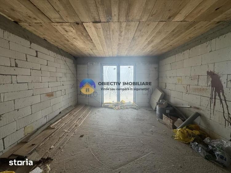 Casă cu 4 camere cu Teren 953 Mp în Girov