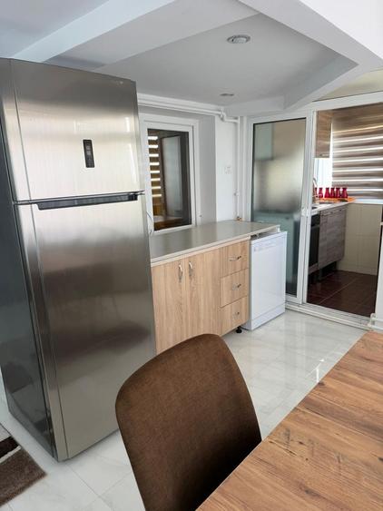Apartament cu 3 camere decomandat, mobilat în Tomis Nord