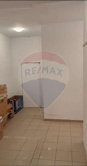 Spațiu comercial, de 74 mp, în Titan