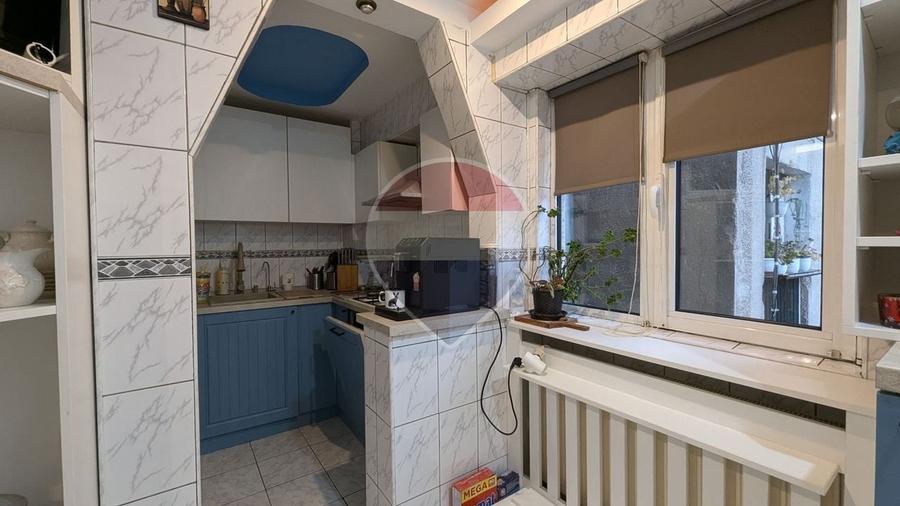 Apartament cu 3 camere decomandat, mobilat în P-ța Alba Iulia