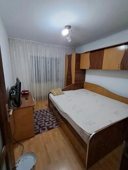 Apartament cu 4 camere decomandat în Micro 21