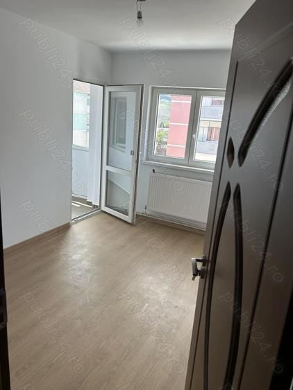 Apartament de vanzare cu 4 camere - 8