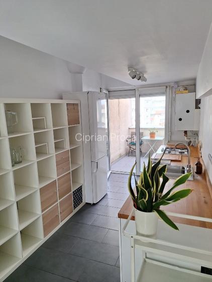 Apartament cu 5 camere, 4 dormitoare, luminos, foarte bine compartimentat Apartament cu 5 camere, 4 dormitoare, luminos, foarte bine compartimentat