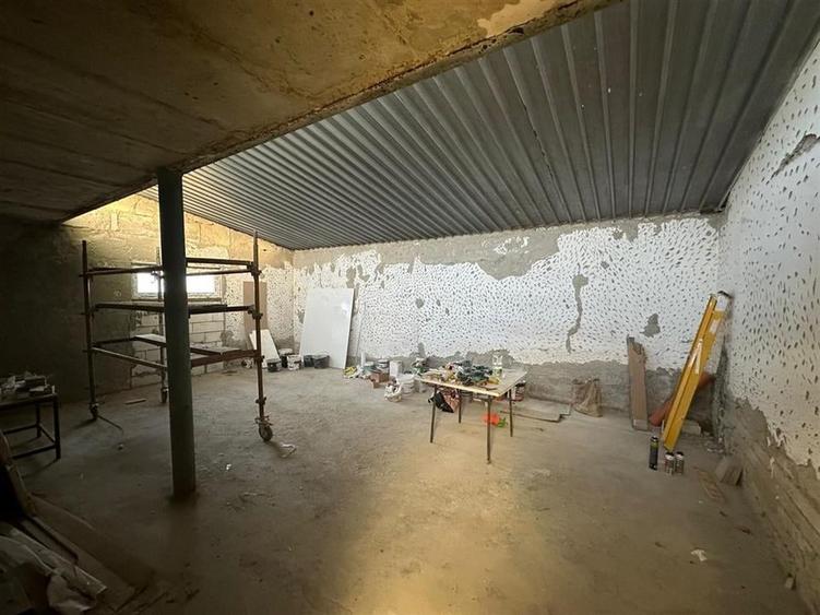 SPATIU COMERCIAL  716 MP CU TEREN 1283 MP DE VANZARE/ INCHIRIERE  50/100/200 MP - 10