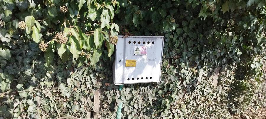 Casa batraneasca. Curte 10.600 mp . Deschidere 53 200. Stradal. Toate utilita?ile. Acte la zi. - 1