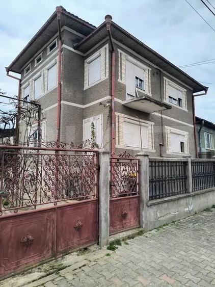 casa spatioasa de vinzare,ideala pentru confort si liniste - 8