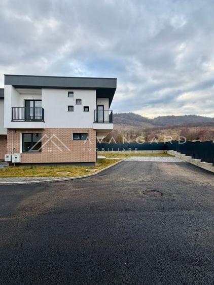 Case cuplate moderne in cartier privat – confort si intimitate garantate - 18