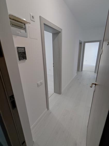 Ap 2 cam LA CHEIE geam baie, decomandat, lift, 2x 14 mp /camera, balcon mare - 3