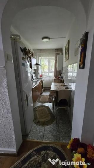 Vand apartament 3 camere si spatiu comercial bd. Unirii - 1