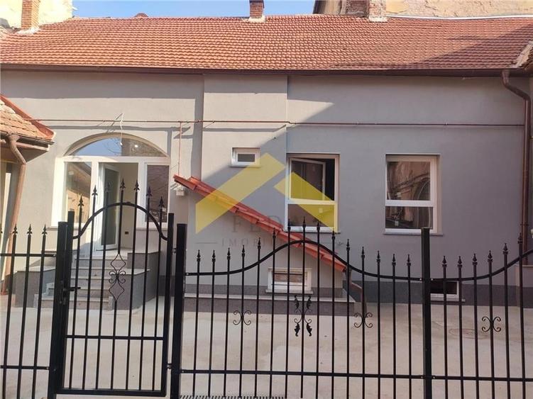 Casa cu 3 camere de vanzare in centrul Aradului - 1