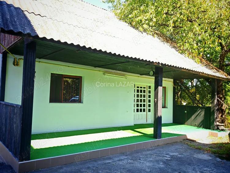 Casa centrala ?omcuta Mare 2 locuin?e + teren 16 ari