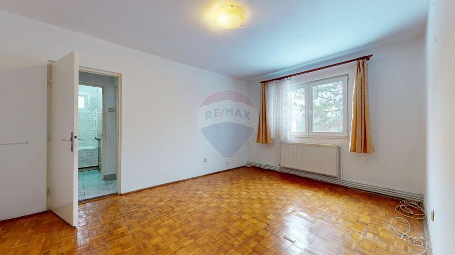 De vânzare: 2 camere, baie cu geam, etaj 2 - 1