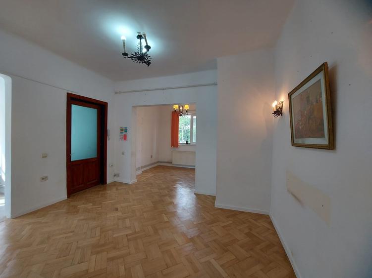 Vanzare apartament cu 4 camere la etaj 1 in vila Cotroceni cu garaj - 4