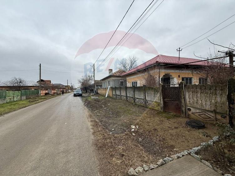 Casă / Vilă cu 3 camere de vânzare - 1