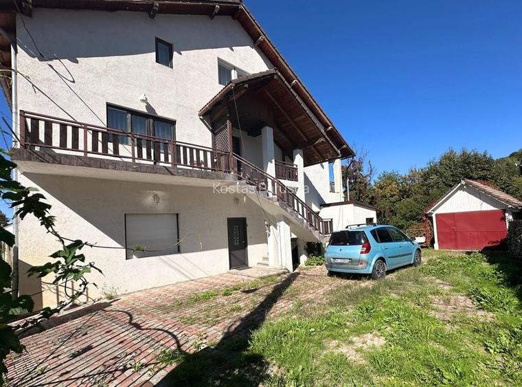 Vânzare casă Individuală 12 Camere la 5 minute de Castelul Bran Vânzare casă Individuală 12 Camere la 5 minute de Castelul Bran