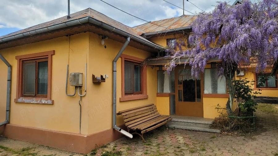 Casă cu 2 camere cu Teren 810 Mp în Central