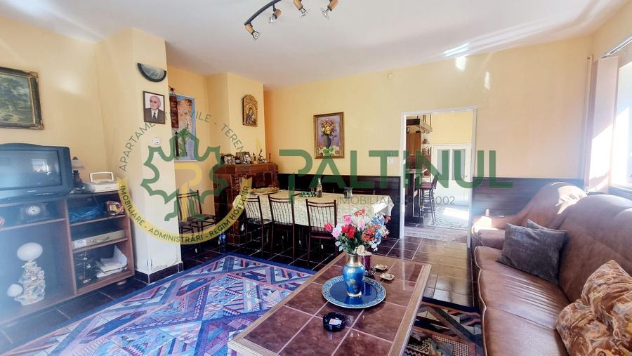 Casă de vânzare în Cisnădioara, curte mare și vedere spre munte - 7