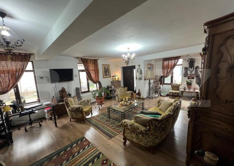 Pensiune de vanzare, 6 camere, 370 mp, zona Arcani - 8