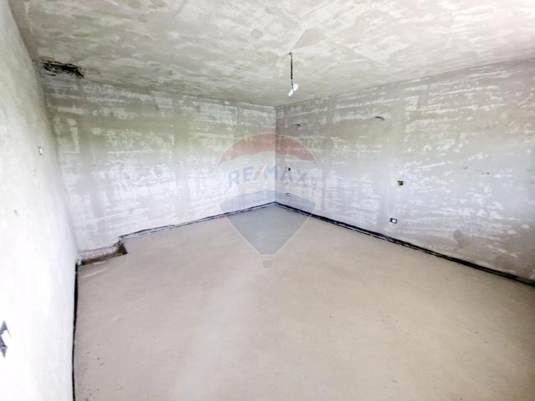 Casă spațioasă S+P+1E+M și teren generos 1664 mp - 11